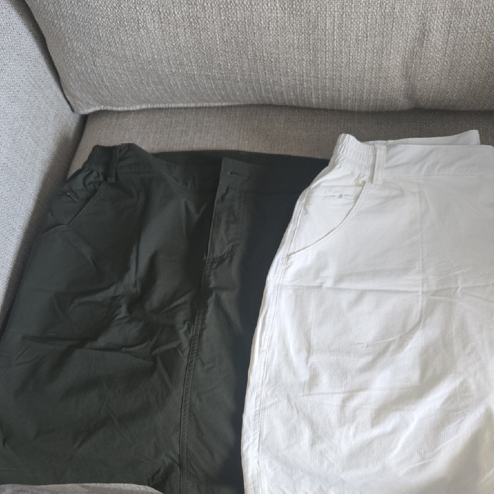 Skort Set Of 2. Green And White.